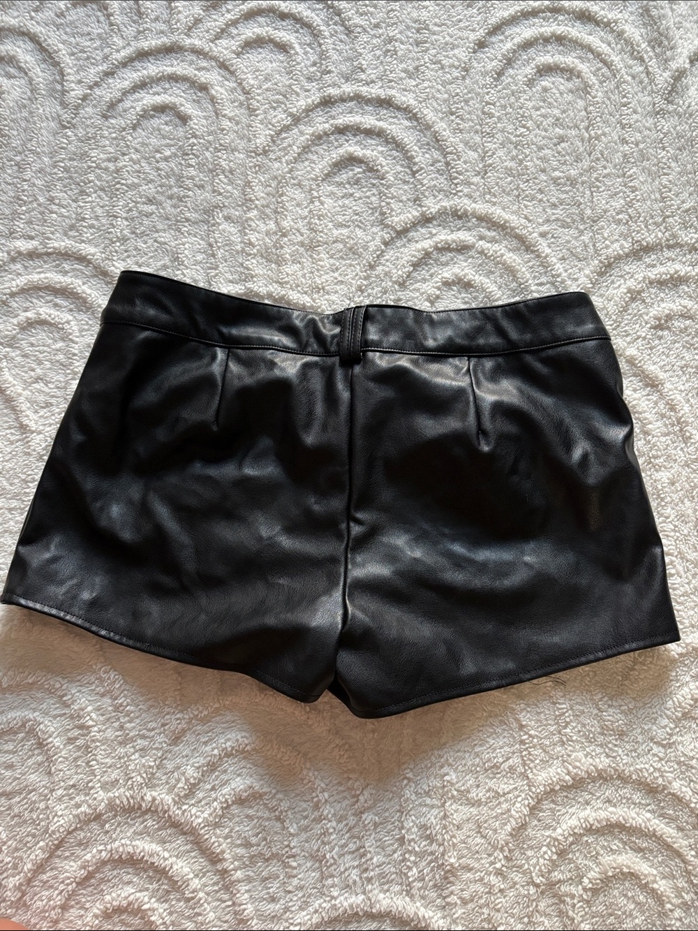 Urban Heritage Black Faux Leather Jean Shorts - Picture 2 of 2